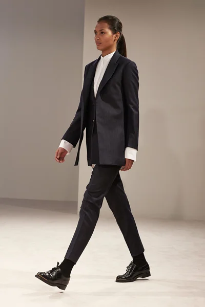 Look 18